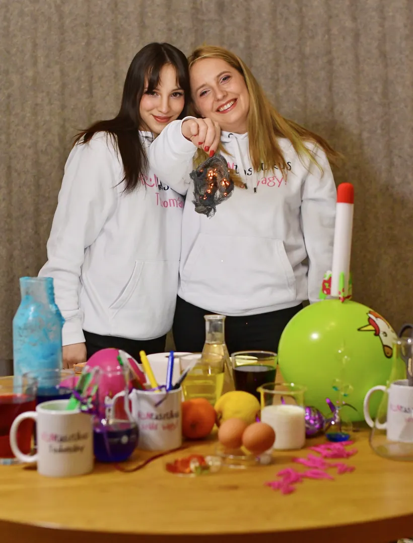 A FUNtasztikus csapat egy látványos kísérlet közben